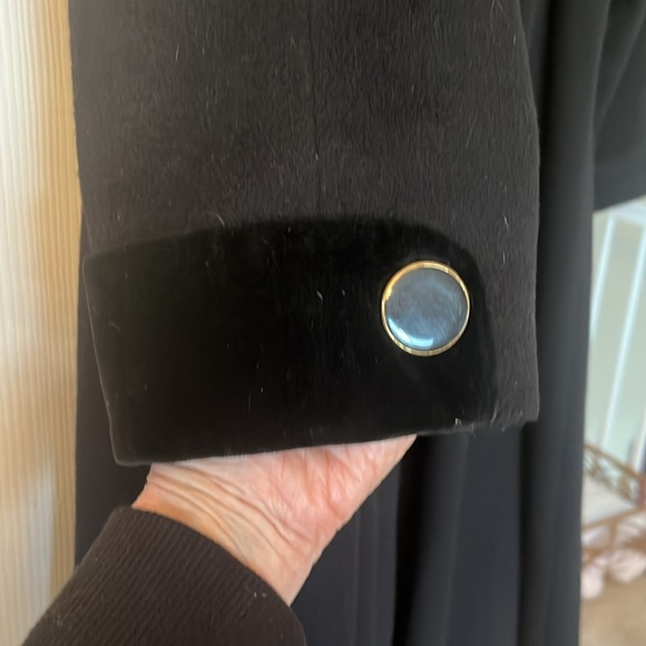 Gorgeous vintage wool blend blk coat sz 10 velvet collar and coff - Picture 5 of 5